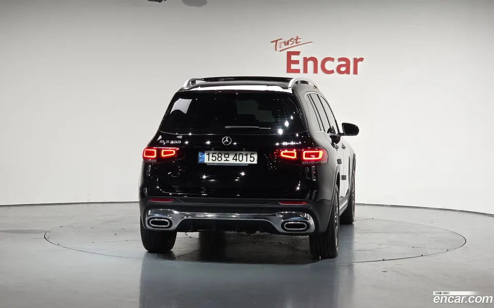 Mercedes-Benz GLB-Class GLB250 4MATIC 2022 — миниатюра 4