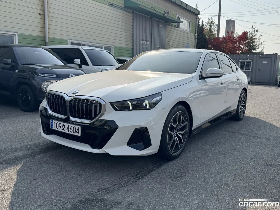 BMW 5 Series 520i M 2025 — миниатюра 2