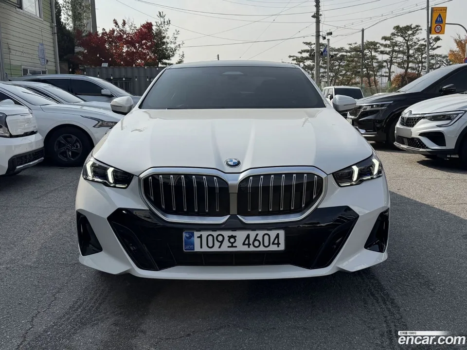 BMW 5 Series (G60) 520i M 2025 — фото 1, купить с доставкой в Москву