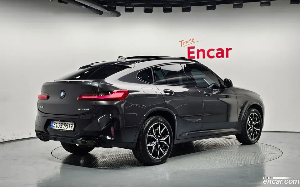 BMW X4 xDrive20i M 2022 — миниатюра 2
