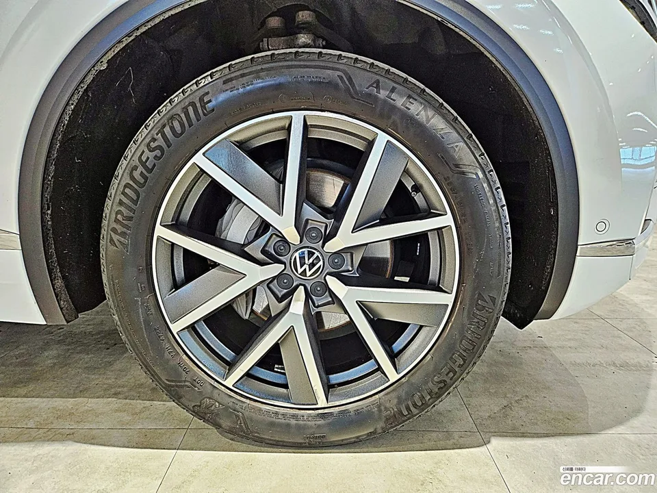 Volkswagen Touareg 3.0 TDI 2023 — миниатюра 5