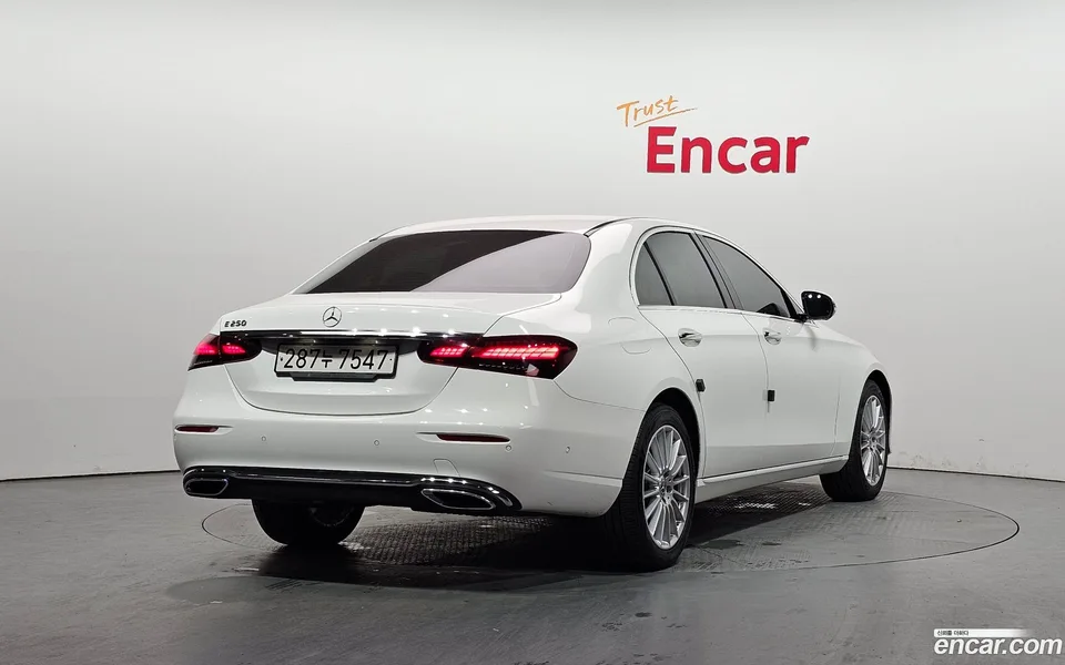 Mercedes-Benz E-Class E250 2022 — миниатюра 2
