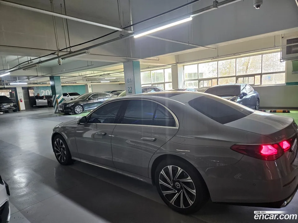 Mercedes-Benz E-Class E300 4MATIC 2024 — миниатюра 3