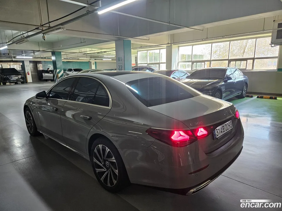 Mercedes-Benz E-Class E300 4MATIC 2024 — миниатюра 4