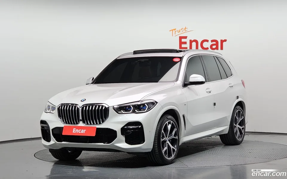 BMW X5 xDrive 40i M 2023 — фото 1, купить с доставкой в Москву