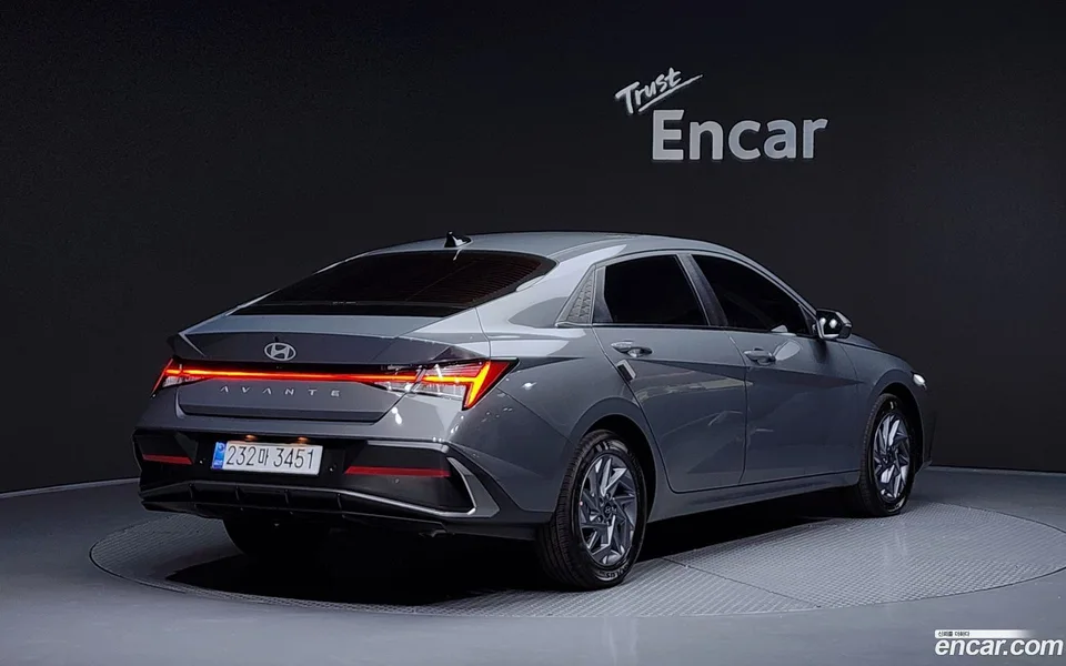Hyundai Avante CN7 Hybrid 2025 — миниатюра 2