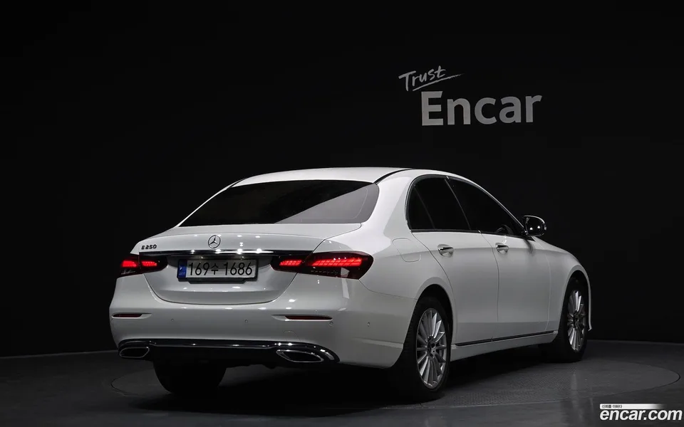 Mercedes-Benz E-Class E250 2022 — миниатюра 2