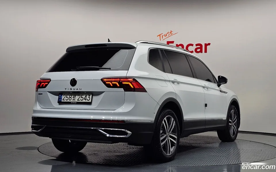 Volkswagen Tiguan Allspace 2.0 TSI 2024 — миниатюра 2