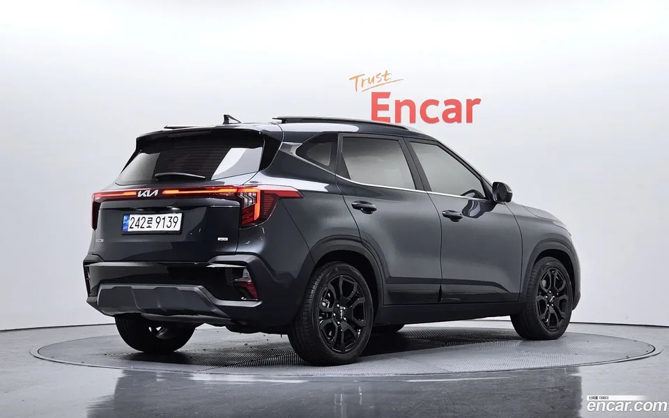 Kia Seltos 1.6 4WD 2022 — миниатюра 2