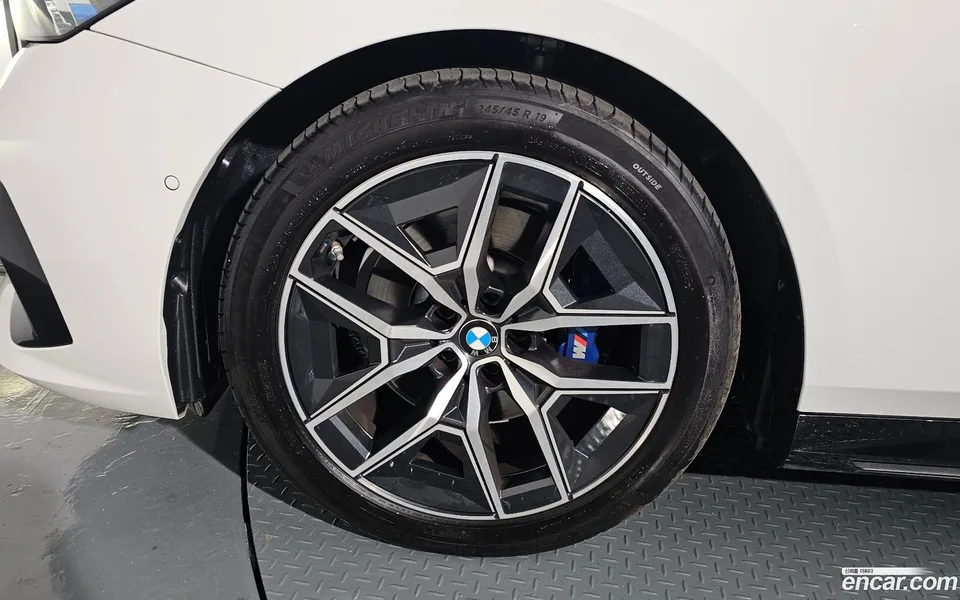 BMW 5 Series 520i M 2024 — миниатюра 5
