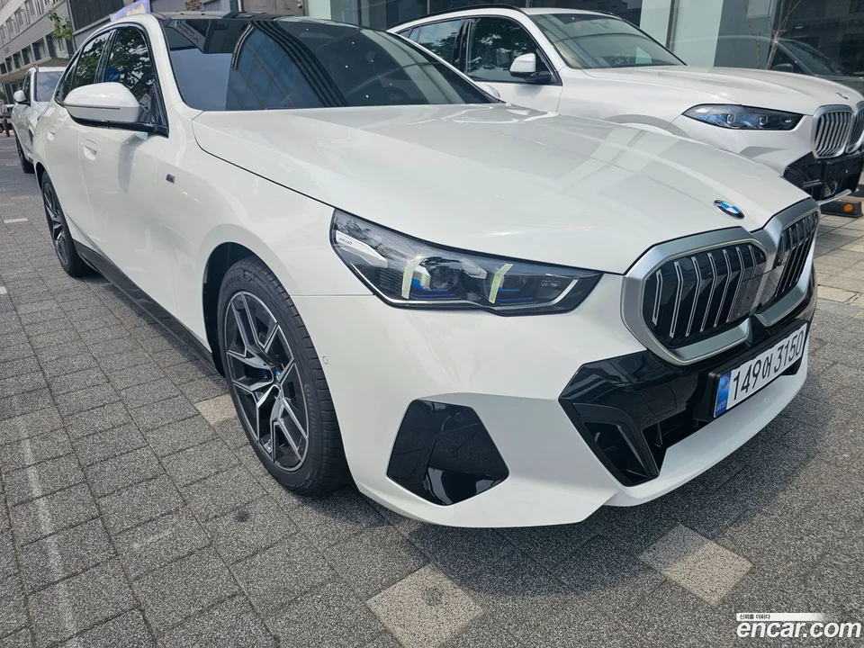 BMW 5 Series 520i M 2025 — миниатюра 2