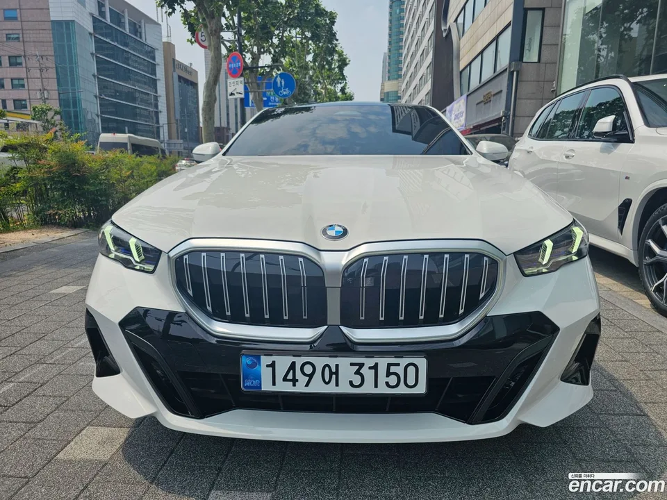 BMW 5 Series 520i M 2025 — фото 1, купить с доставкой в Москву