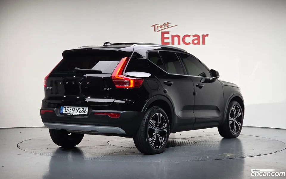 Volvo XC40 B4 2022 — миниатюра 2