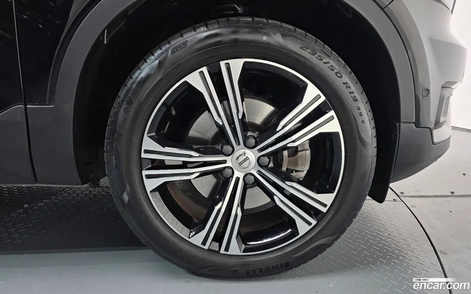 Volvo XC40 B4 2022 — миниатюра 5