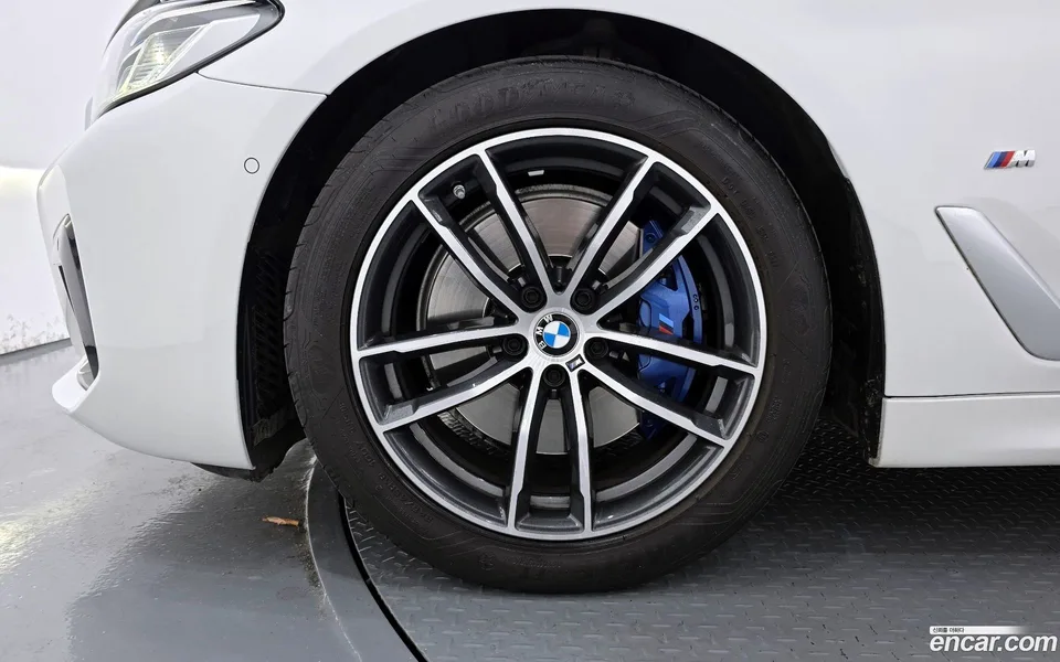 BMW 5 Series 520i M 2022 — миниатюра 5