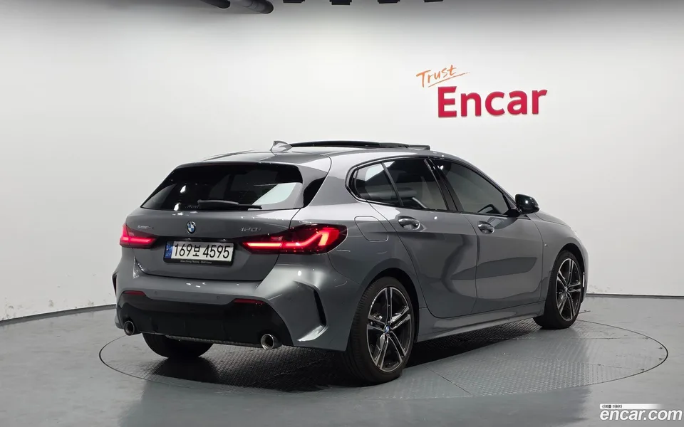BMW 1 Series 120i M 2022 — миниатюра 2