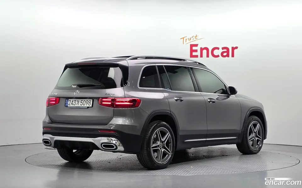 Mercedes-Benz GLB-Class GLB250 4MATIC 2024 — миниатюра 2