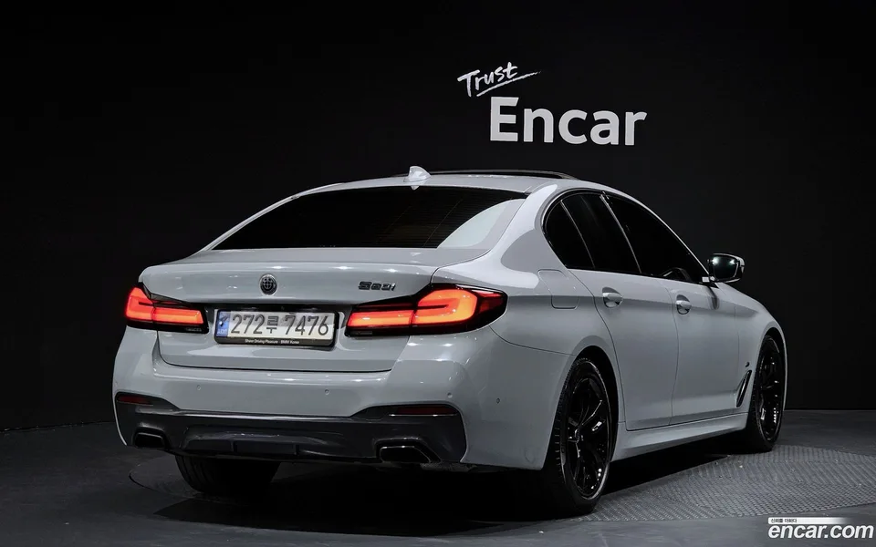 BMW 5 Series 520i M 2022 — миниатюра 2