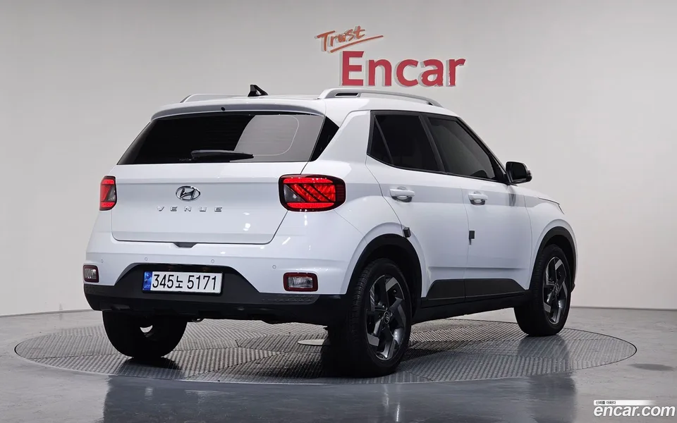 Hyundai Venue 1.6 2023 — миниатюра 2