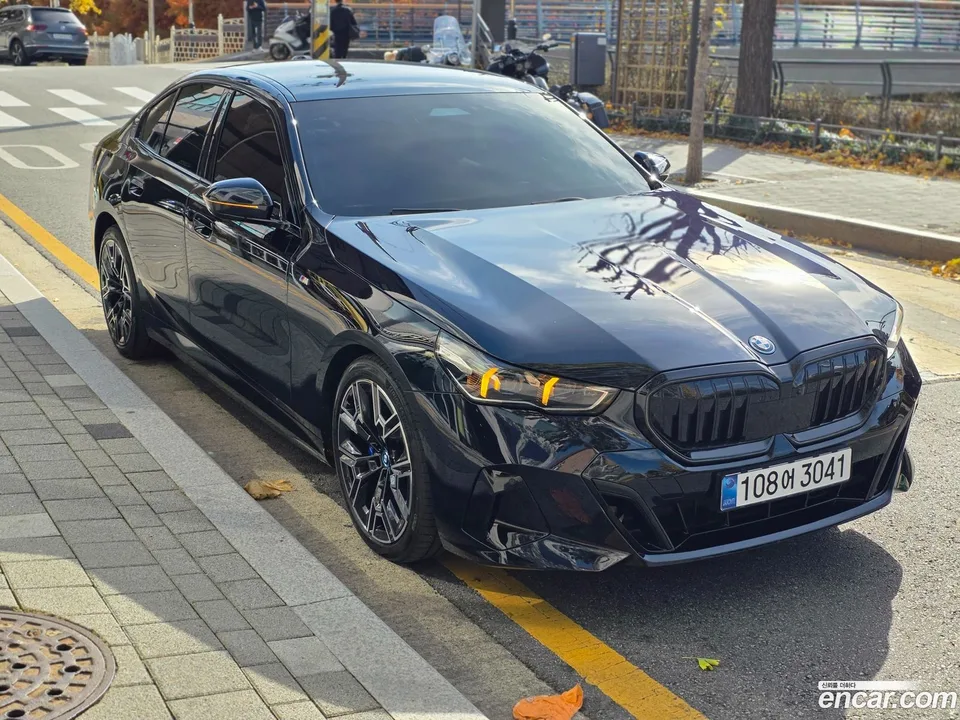 BMW 5 Series 530e xDrive M 2025 — миниатюра 2