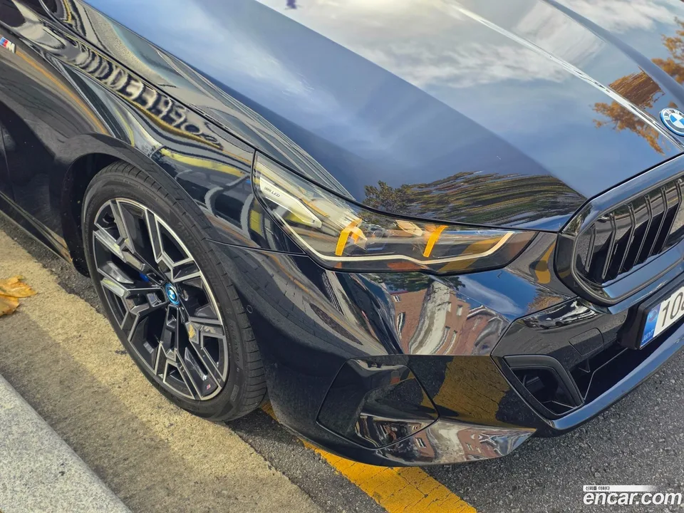 BMW 5 Series 530e xDrive M 2025 — миниатюра 3