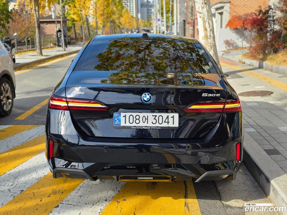 BMW 5 Series 530e xDrive M 2025 — миниатюра 4