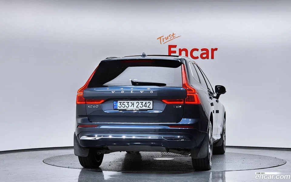 Volvo XC60 T8 2024 — миниатюра 4