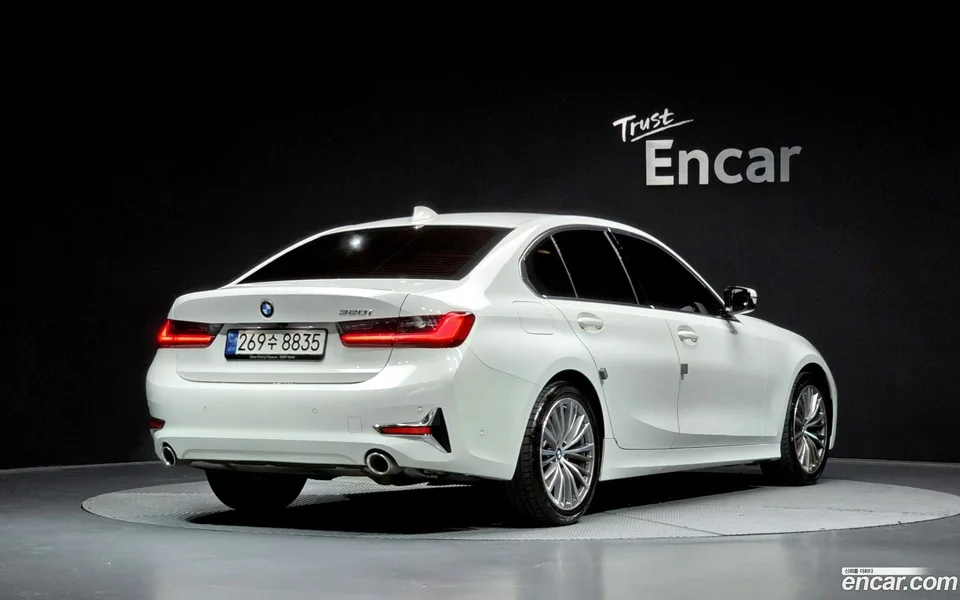 BMW 3 Series 320i 2022 — миниатюра 2