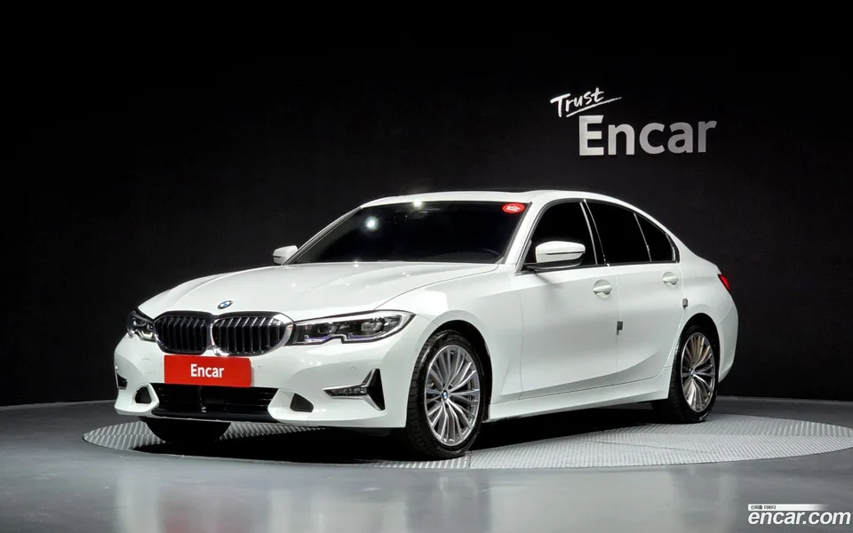 BMW 3 Series 320i 2022 — фото 1, купить с доставкой в Москву