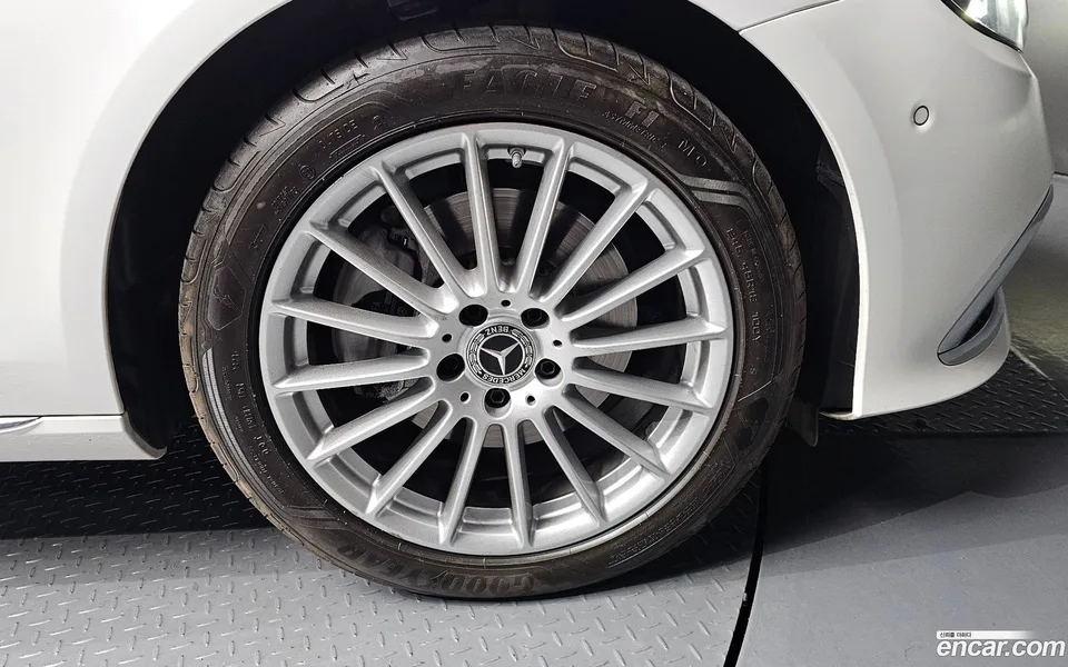 Mercedes-Benz E-Class E250 2023 — миниатюра 5