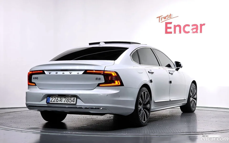 Volvo S90 B5 2022 — миниатюра 2