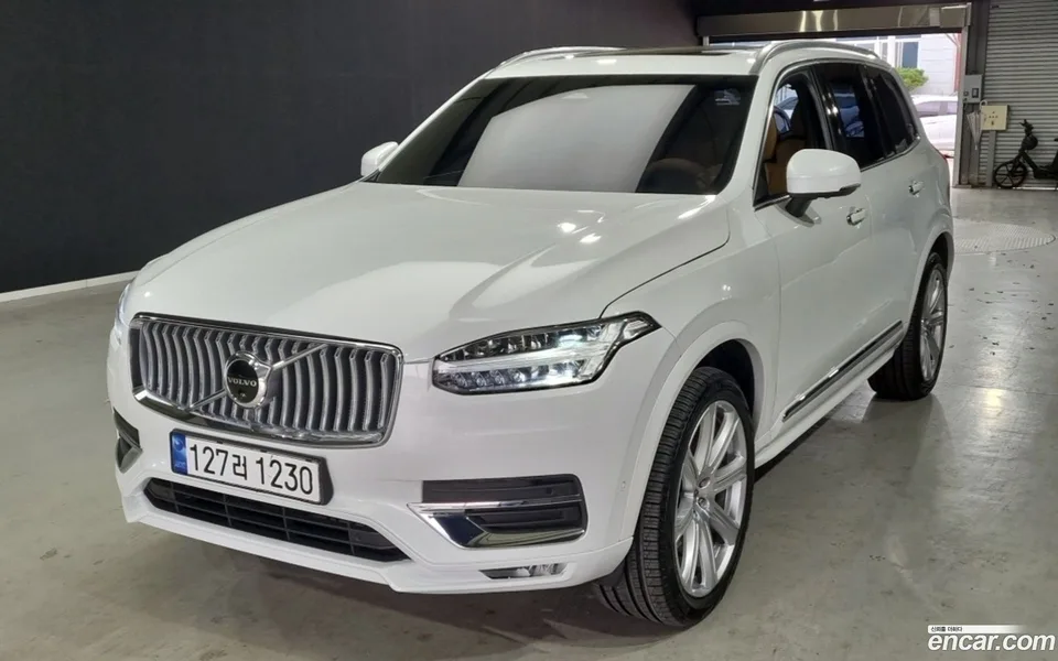 Volvo XC90 B6 2023 — миниатюра 2