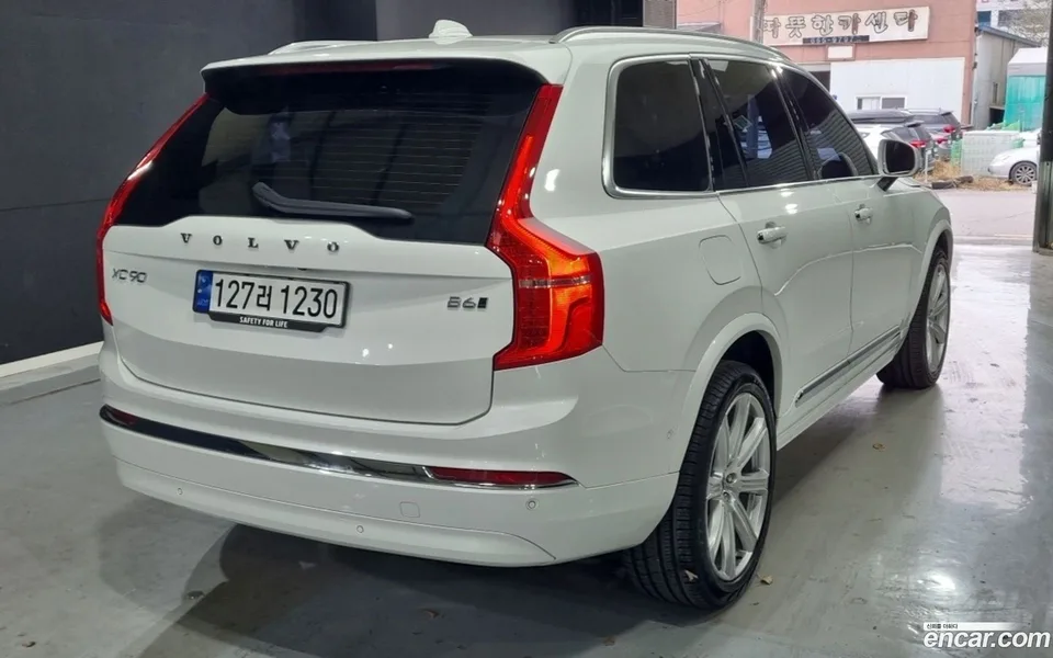Volvo XC90 B6 2023 — миниатюра 3