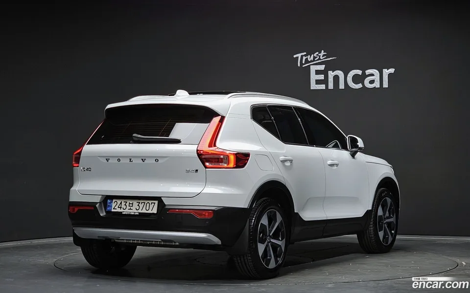 Volvo XC40 B4 2024 — миниатюра 2