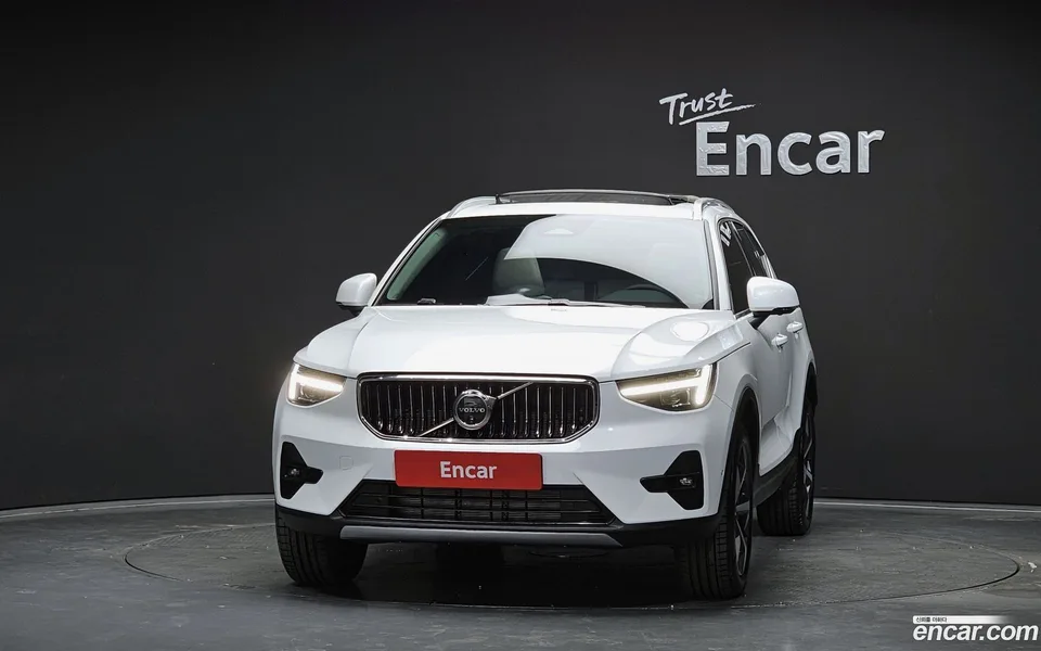Volvo XC40 B4 2024 — миниатюра 3