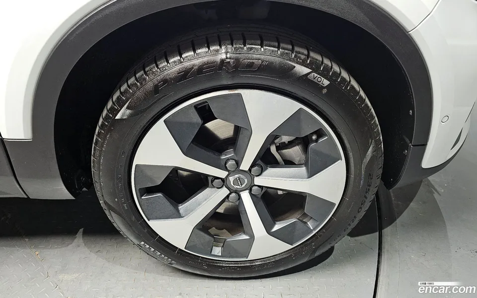 Volvo XC40 B4 2024 — миниатюра 5