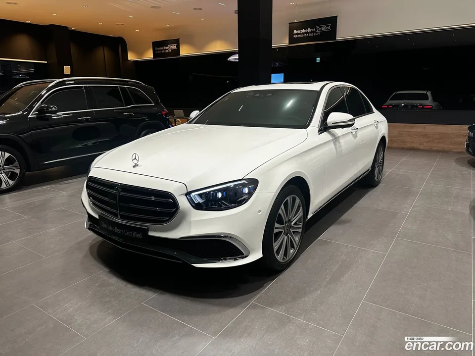 Mercedes-Benz E-Class E350 4MATIC 2023 — фото 1, купить с доставкой в Москву