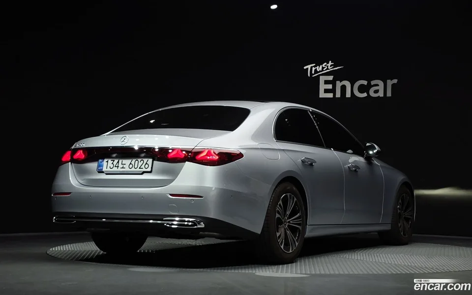 Mercedes-Benz E-Class E200 2025 — миниатюра 2