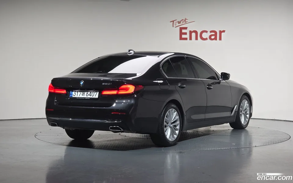 BMW 5 Series 520i 2022 — миниатюра 2