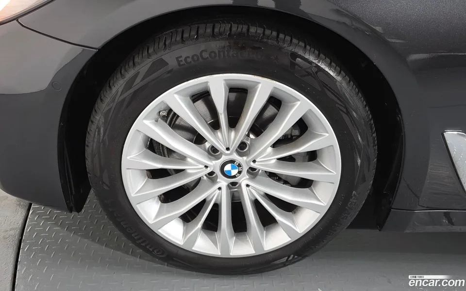 BMW 5 Series 520i 2022 — миниатюра 5