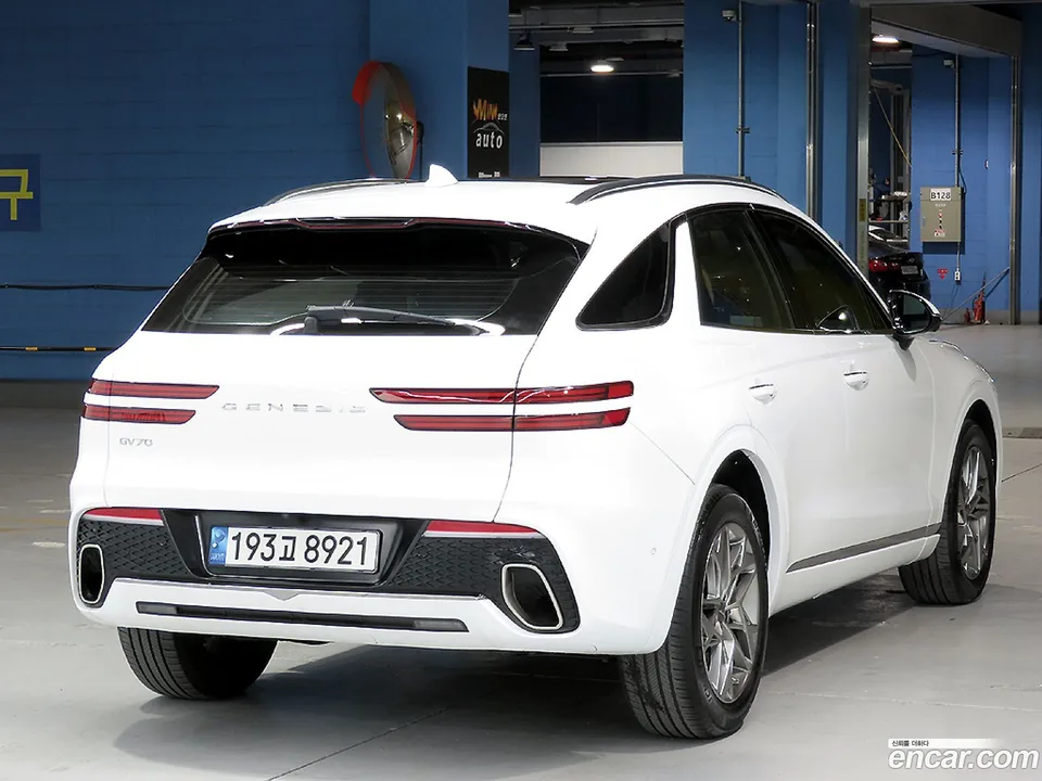 Genesis GV70 2.5T 2WD 2023 — миниатюра 4
