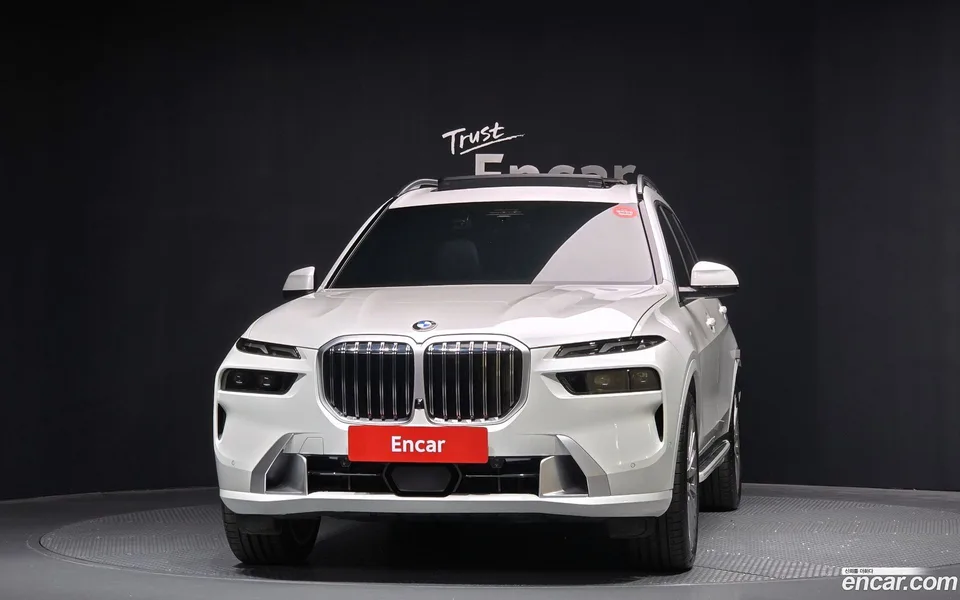 BMW X7 xDrive 40i 7 2025 — миниатюра 3