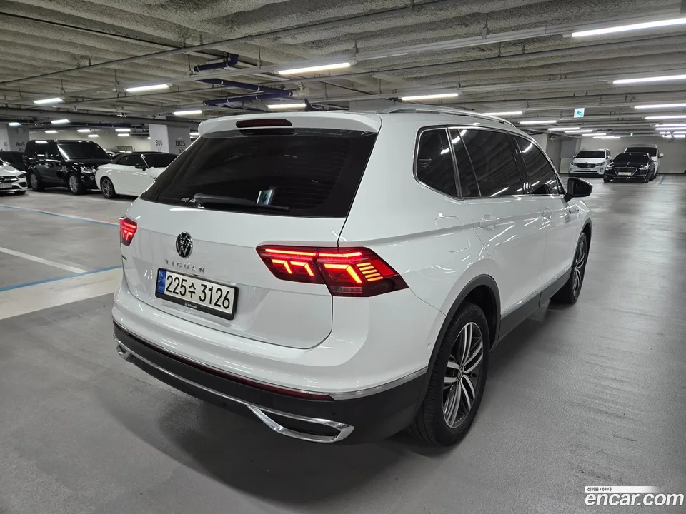 Volkswagen Tiguan Allspace 2.0 TSI 2022 — миниатюра 2