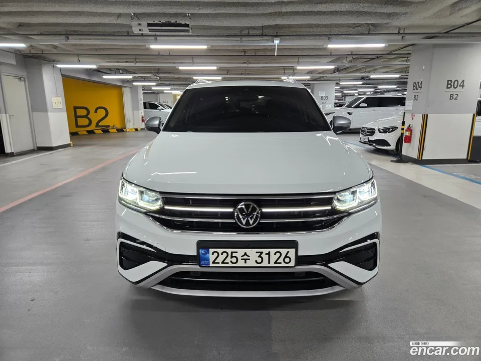 Volkswagen Tiguan Allspace 2.0 TSI 2022 — миниатюра 3