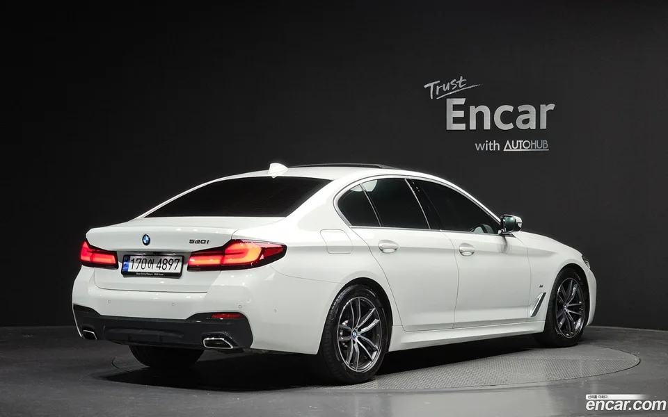 BMW 5 Series 520i M 2023 — миниатюра 2