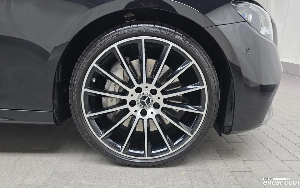 Mercedes-Benz E-Class E350 4MATIC AMG Line 2023 — миниатюра 5
