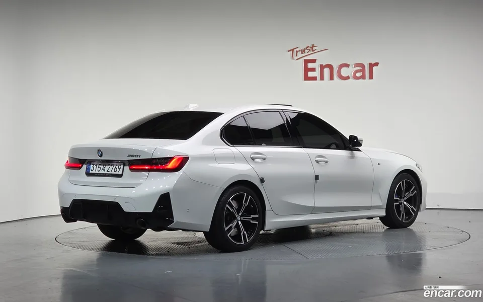 BMW 3 Series 320i M 2023 — миниатюра 2
