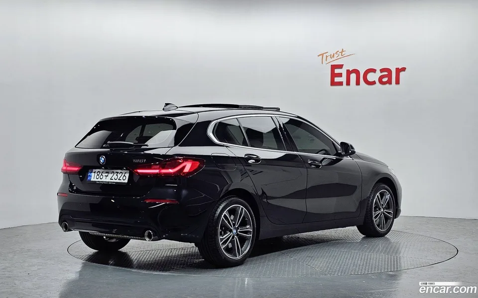 BMW 1 Series 120i 2023 — миниатюра 2