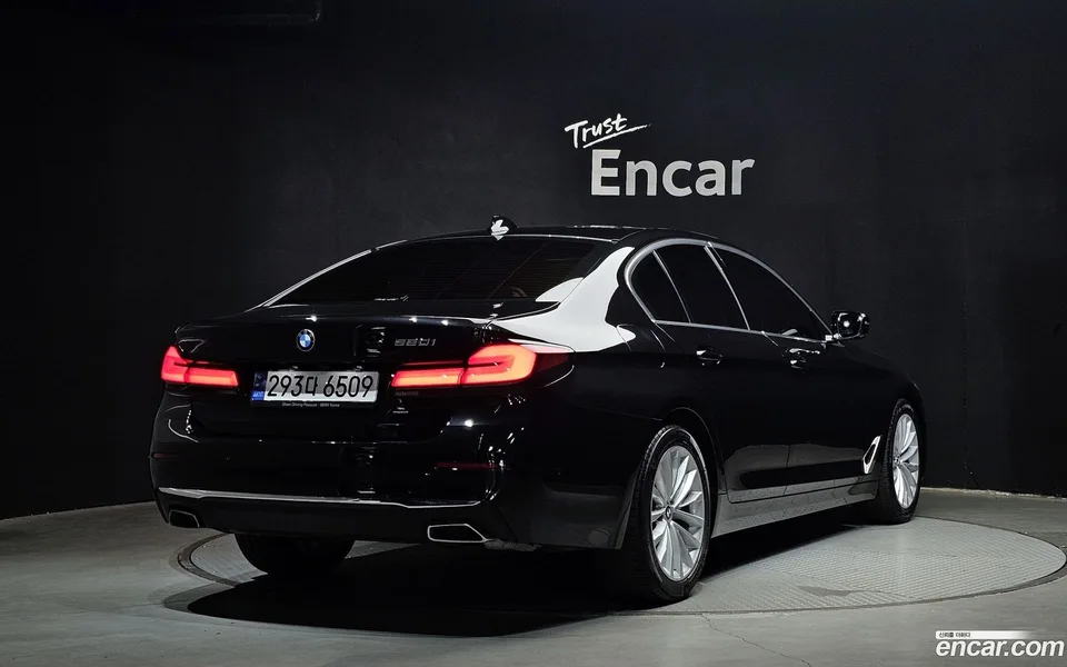 BMW 5 Series 520i 2023 — миниатюра 2