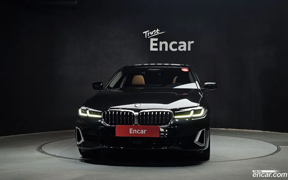 BMW 5 Series 520i 2023 — миниатюра 3